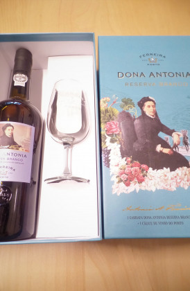 Ferreira "Dona Antonio 7 years old White" in geschenkverpakking